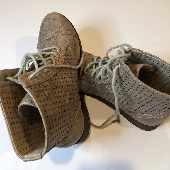 Quinn Combat Boots - Picture 7 of 8